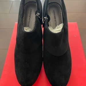 Adrienne Vittadini size 8 black suede shoes.